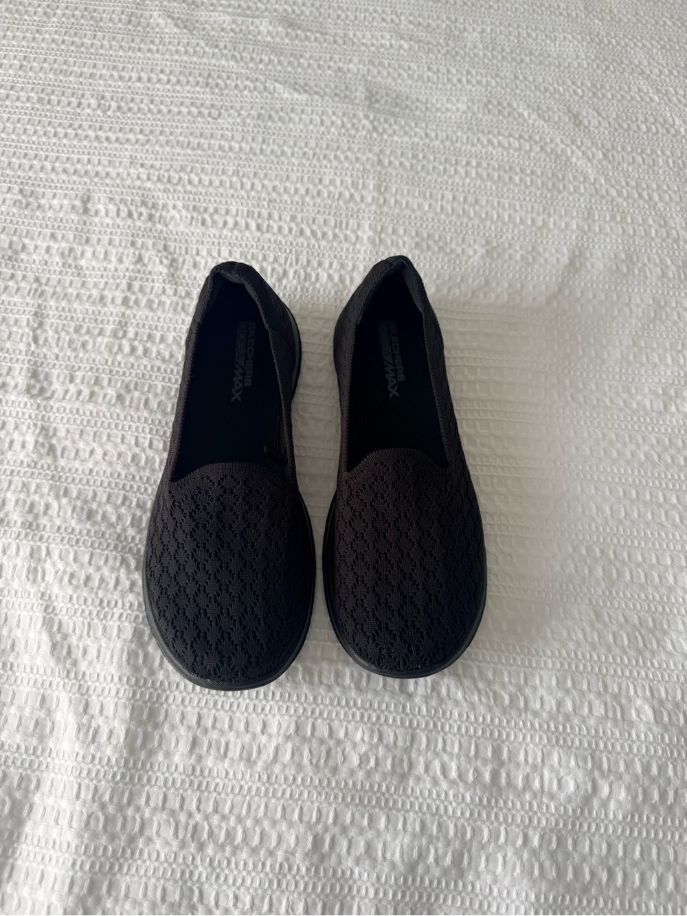 Skechers Go Walk Lite Daisy Black Slip-On Knit Athletic Shoes- New in Box